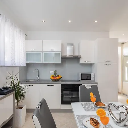 FBA Family Beach Apartments Omiš Zimmer foto